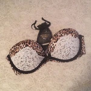 Victoria’s Secret strapless bra